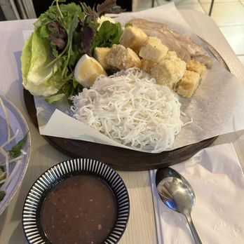 Khuu Bistro - Vietnamese Near Me - Reseda, California Khuu Bistro - Vietnamese Near Me - Reseda, California