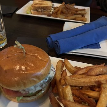 Arigna Irish Pub & Coal Fire Kitchen Bellingham - Hamburger and pot roast grilled cheese - Irish Pub Near Me - Bellingham, Massachusetts Arigna Irish Pub & Coal Fire Kitchen Bellingham - Hamburger and pot roast grilled cheese - Irish Pub Near Me - Bellingham, Massachusetts