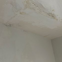 La Quinta by Wyndham Harrisburg Airport Hershey - Bathroom ceiling is unsafe and could cave in
