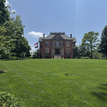 Illinois Governor’s Mansion - The largest governor's mansion in the U.S. - Landmarks & Historical Buildings Near Me - Springfield, Illinois Illinois Governor’s Mansion - The largest governor's mansion in the U.S. - Landmarks & Historical Buildings Near Me - Springfield, Illinois