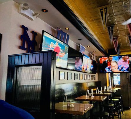 Dalton's Bar & Grill by null