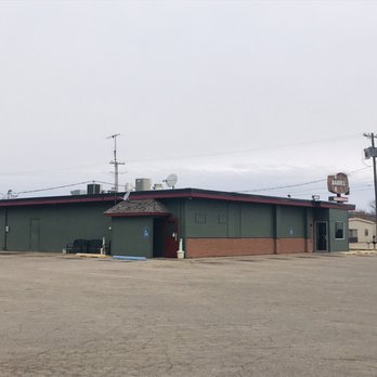 Barrel Bar - empty parking lot in urban area - Bars Near Me - Hastings, Nebraska