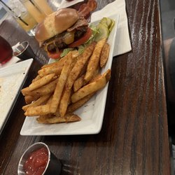 Cedar Creek Grill House - Cedar creek burger