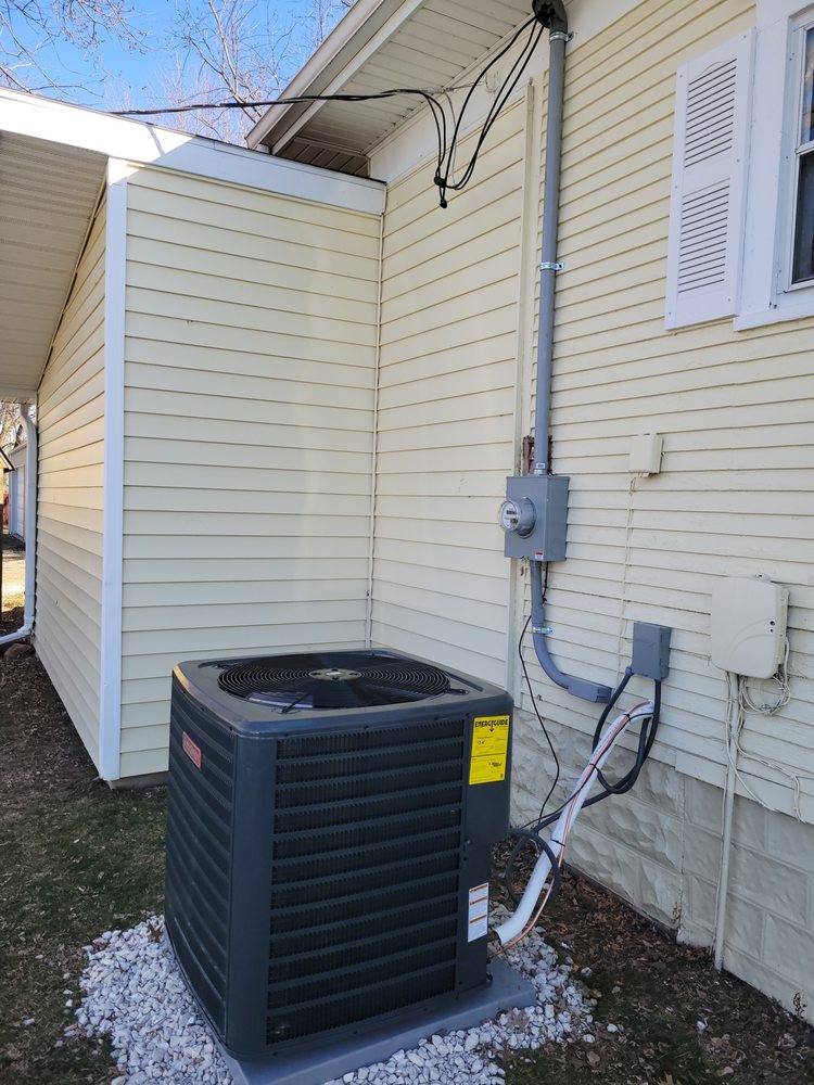 Slide of Handyman Kyle Duffey