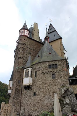 Eltz Castle by null