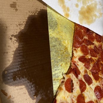 Idyllwild Pizza - The pepperoni pizza and a napkin used to blot the pizza top. Notice the box? - Pizza Near Me - Idyllwild, California Idyllwild Pizza - The pepperoni pizza and a napkin used to blot the pizza top. Notice the box? - Pizza Near Me - Idyllwild, California