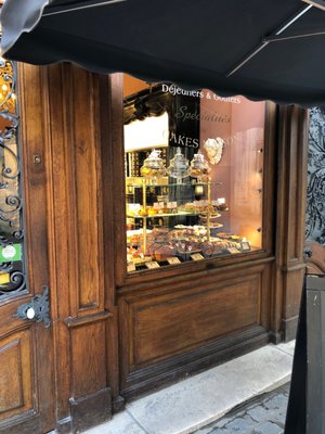 Dame Cakes by null