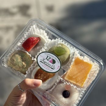 Fugetsu-Do - Custom mix of mochi flavors - Candy Stores Near Me - Los Angeles, California