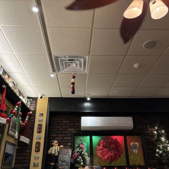 Erin Pub - Christmas decorations - Pubs Near Me - Norwood, Pennsylvania
