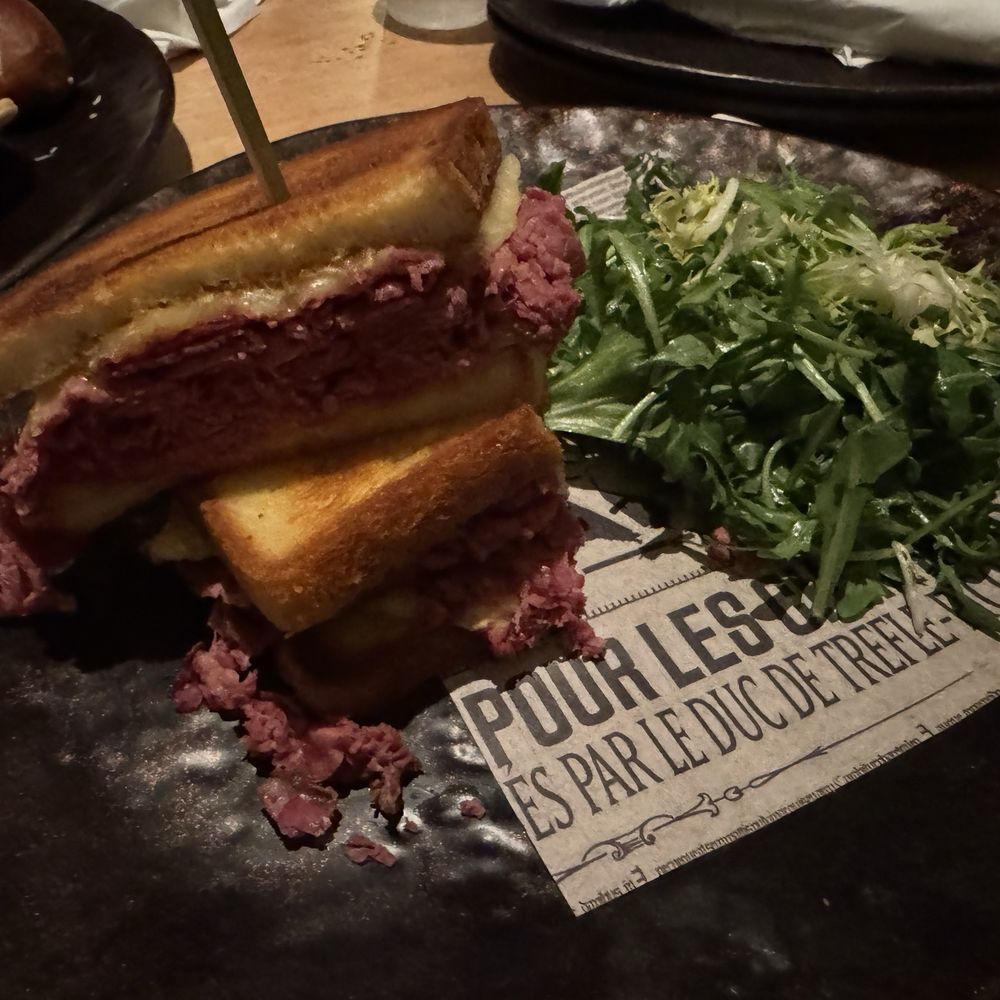 Le Gobelet Noir - Warm shaved beef sandwich - Salad Near Me - Orlando, Florida