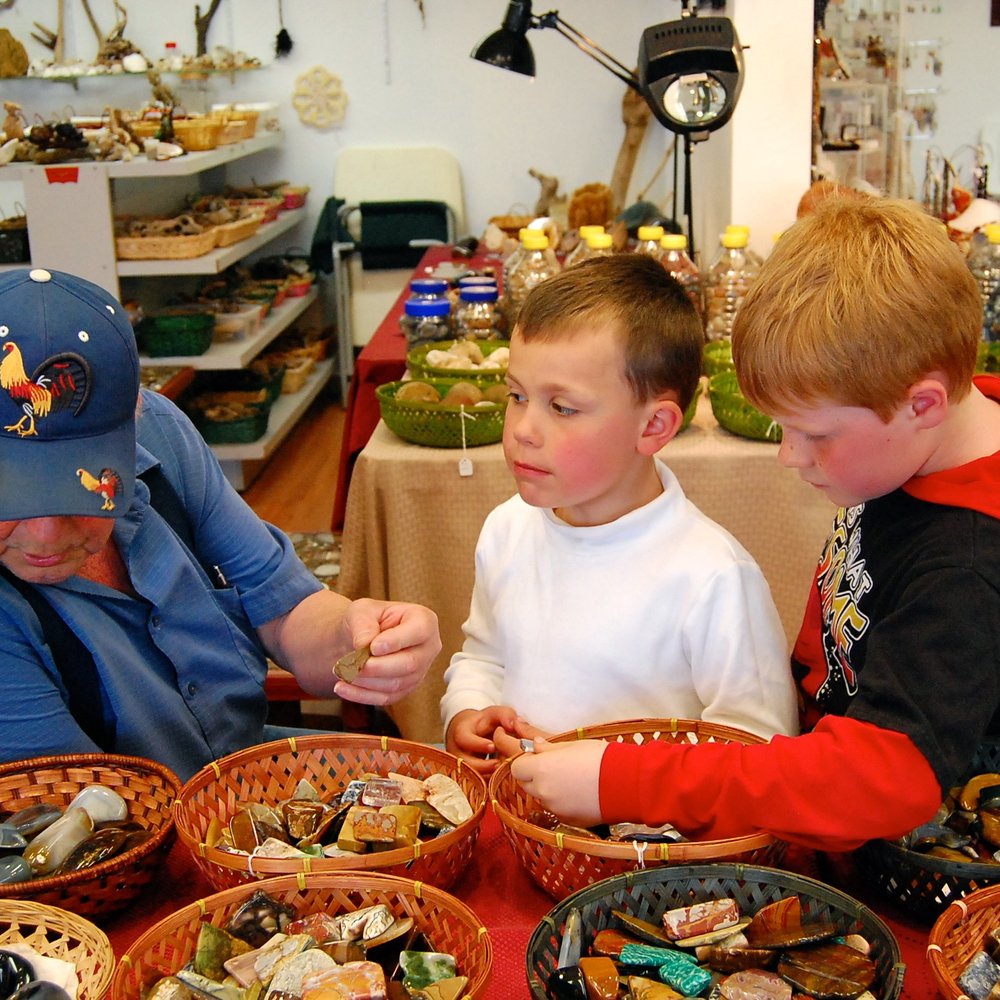 Rooster's Rocks - Getting educated on rocks - Gift Shops Near Me - Newport, Oregon