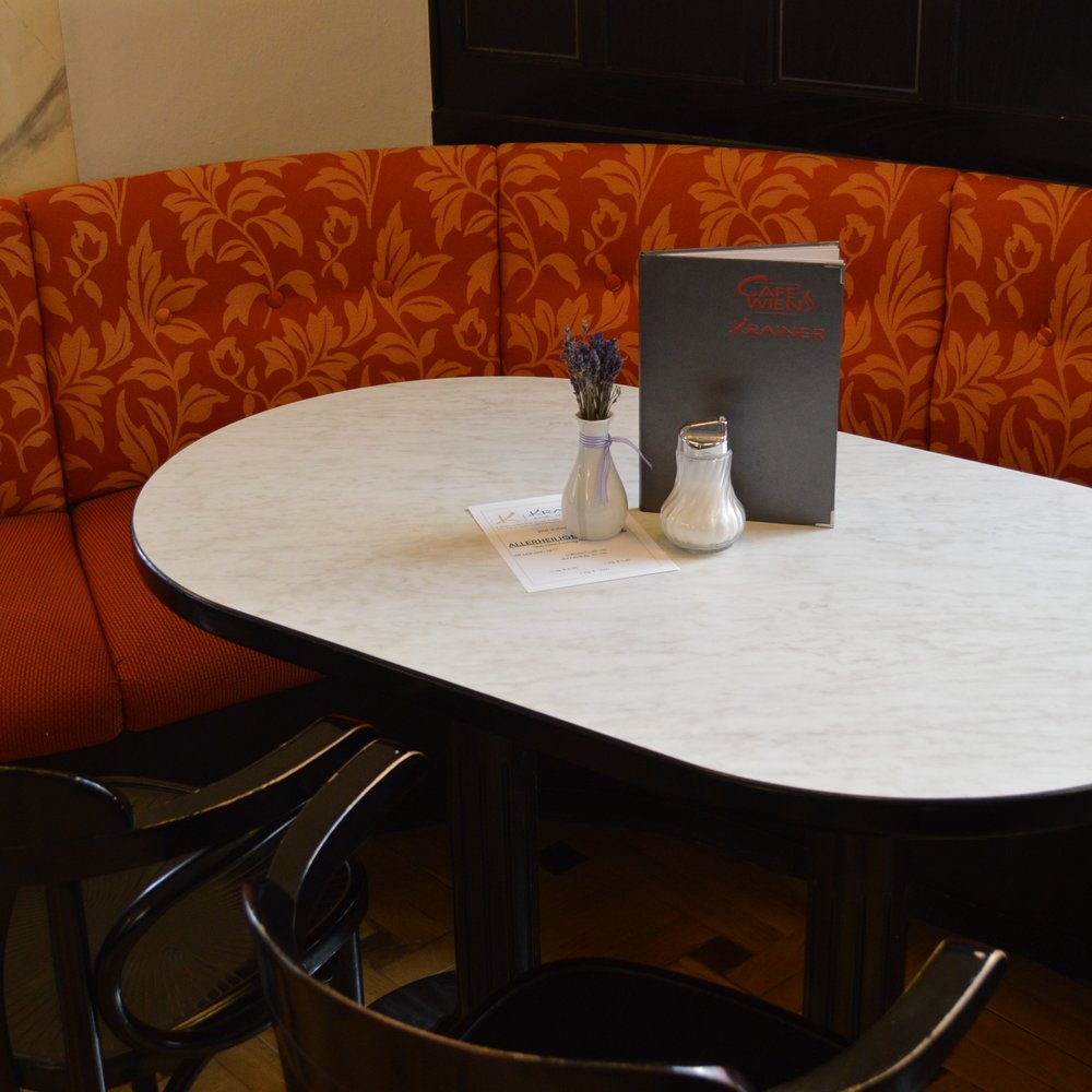 Café Wien - bank seating - Cafes Near Me - Mürzzuschlag, 6