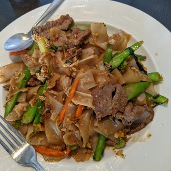 Chaba Thai Kitchen - Pad See-ew with beef - Thai Near Me - San Diego, California Chaba Thai Kitchen - Pad See-ew with beef - Thai Near Me - San Diego, California