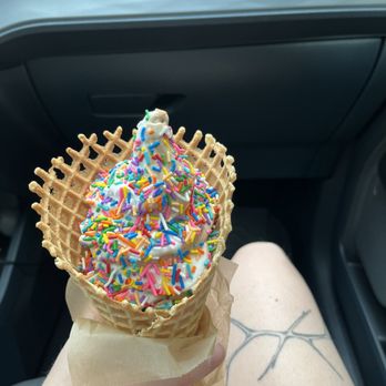 Frosty's - Vegan soft serve and waffle cone - Ice Cream & Frozen Yogurt Near Me - Lakewood, Ohio