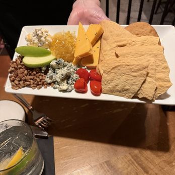 Black Horse Tavern - Appetizer charcuterie - Pubs Near Me - Lebanon, Ohio