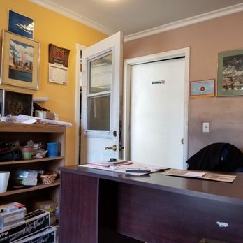 Confidence Auto Center - Waiting area. Small but cozy and clean - Auto Repair Near Me - La Crescenta, California
