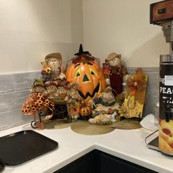 Hog-N-Bones Leesburg - Halloween decorations