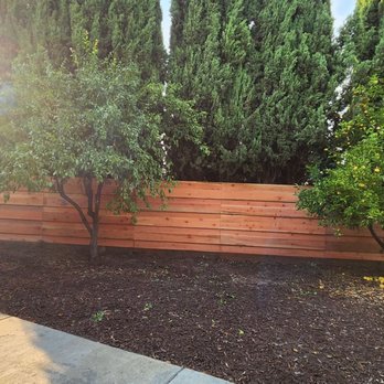 Maya’s Fences - Horizontal fence in the backyard - Fences & Gates Near Me