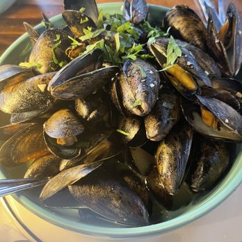 Brasserie - Mussel pot with white wine cream sauce - French Near Me - Massapequa, New York Brasserie - Mussel pot with white wine cream sauce - French Near Me - Massapequa, New York