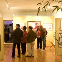 Towns Burr Gallery - looking at the FINE art!