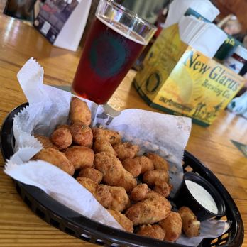 Ott Haus Pub & Grill - Garlic cheese curds - Pubs Near Me - New Glarus, Wisconsin