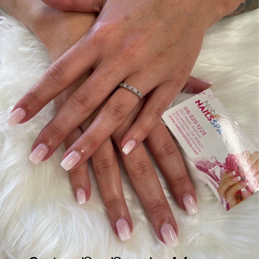 Ombré Dip Powder Manicure Ombré Dip Powder Manicure