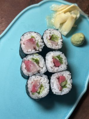 Sushi Beauu by null