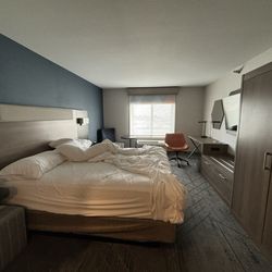 Holiday Inn Express & Suites Crawfordsville - Room 317