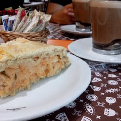 Padaria Dona Deôla - FatiA da torta delicia e cappuccino
