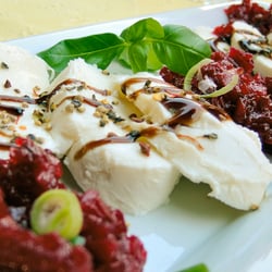 Burgmannshof - Rote Bete-Mozzarella als Vorspeise