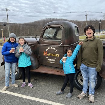 Greylock Grounds Coffee - Check out the antiques next door - Pizza Near Me - Lanesborough, Massachusetts