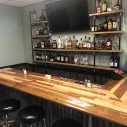Poplar Pizza - Howard - Look they have a full bar now