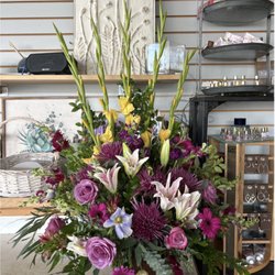 Williams Flower & Gift - Lacey - This is the sympathy arrangement.