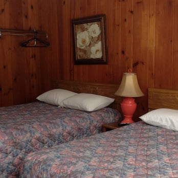 Roaring Fork Cottages - Hotel Two Queen Beds - Hotels Near Me - Gatlinburg, Tennessee Roaring Fork Cottages - Hotel Two Queen Beds - Hotels Near Me - Gatlinburg, Tennessee