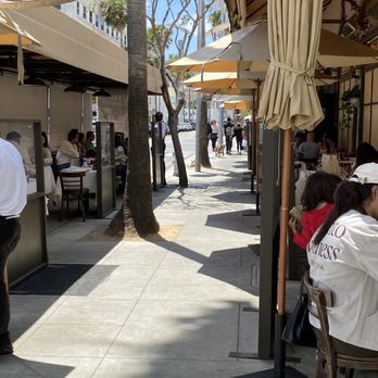 Il Pastaio - Don't you love a spotlessly clean sidewalk? - Italian Near Me - Beverly Hills, California Il Pastaio - Don't you love a spotlessly clean sidewalk? - Italian Near Me - Beverly Hills, California