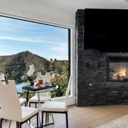 Alma Aftercare - The Tranquility Room is the epitome of luxury and comfort. Featuring an en suite bathroom, breathtaking views of Beverly Hills, and more