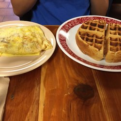 Arnold's Family Restaurant - Good old home cooking!!! Delicious