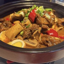 Beef Rib Clay Pot with Double Fried Eggs / .