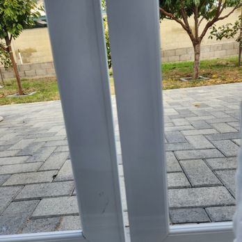 California Deluxe Windows La Crescenta - Gap at the bottom of my screen doors - Windows Installation Near Me - La Crescenta, California California Deluxe Windows La Crescenta - Gap at the bottom of my screen doors - Windows Installation Near Me - La Crescenta, California