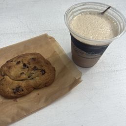 Cafe shakerato & chocolate chip cookie Cafe shakerato & chocolate chip cookie