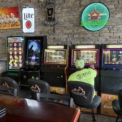 Midtown Pizza - Video game area