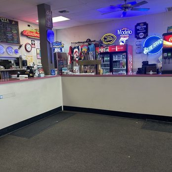 D'boni's Pizza - Front counter - Pizza Near Me - Escalon, California D'boni's Pizza - Front counter - Pizza Near Me - Escalon, California