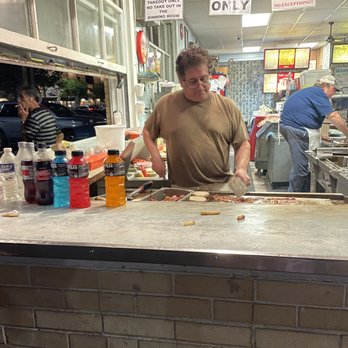 Gus & Gus Place - They are cash only and during summer open until 10pm, I hope they can be open until late but they don't have enough staff. - Burgers Near Me - Rehoboth Beach, Delaware