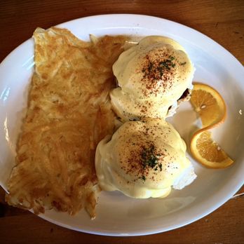Oros Fireside Restaurant - Dungeness crab cake Benedict - American Near Me - Cannon Beach, Oregon