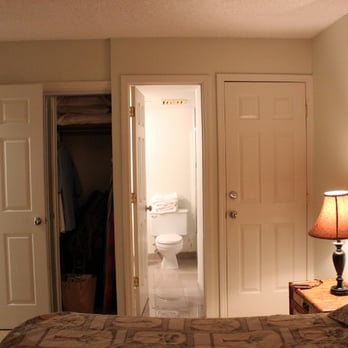Kamaole Sands - Bathroom in the bedroom with closet - Vacation Rentals Near Me - Kihei, Hawaii Kamaole Sands - Bathroom in the bedroom with closet - Vacation Rentals Near Me - Kihei, Hawaii