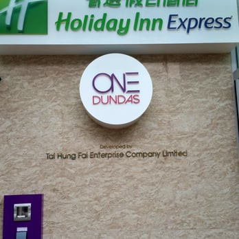 智選假日酒店 - Shared building.  Cool place, lots of cabs,  lots of food and drink options nearby. - Hotels Near Me - Hong Kong, HK