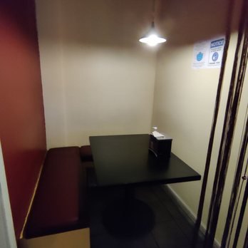 Cafe Princess Pig - Booth - Bars Near Me - Honolulu, Hawaii