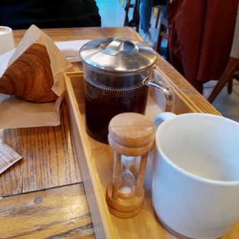 Fairgrounds Coffee and Tea - Blueberry Rooibos tea and croissant - Breakfast & Brunch Near Me - Chicago, Illinois