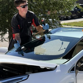 Safelite - Installing new windshield - Windshield Installation & Repair Near Me - Aurora, Colorado Safelite - Installing new windshield - Windshield Installation & Repair Near Me - Aurora, Colorado
