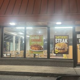 No one inside or in line No one inside or in line